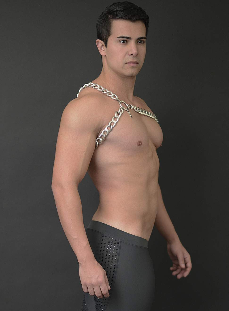 LEVI OVERSIZED CHAIN SLING HARNESS